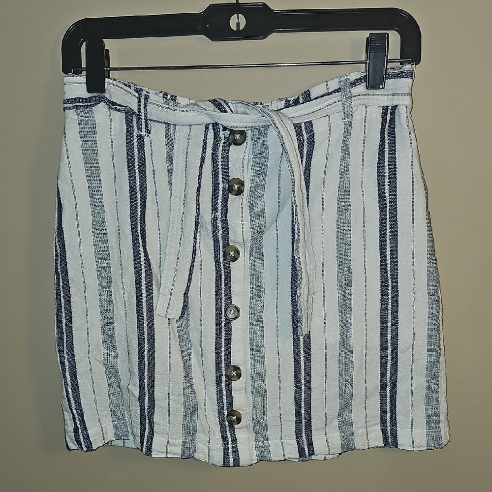Button-Front Mini Skirt with Waist Tie in Navy & White